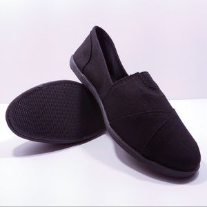Closing closet sale Cushioned black canvas slip on
